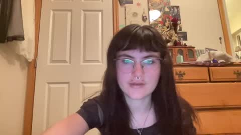 esme gray online show from July 27, 2026, 6:42 am
