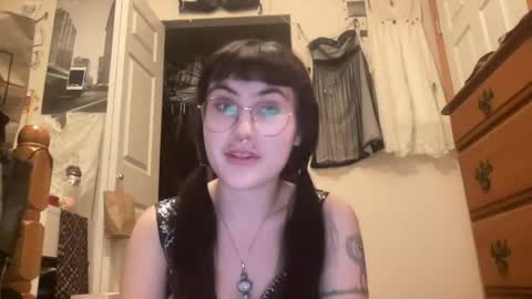 esme gray online show from August 3, 2026, 6:12 am