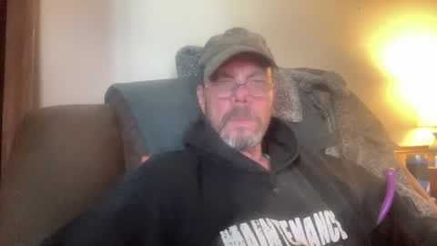 Snapshot of bushbeautician chatting on February 2, 2025, 9:34 pm bushbeautician online show from February 2, 2025, 9:34 pm