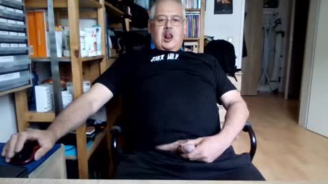 Snapshot of busibaer666 chatting on June 8, 2026, 1:00 pm busi online show from June 8, 2026, 1:00 pm