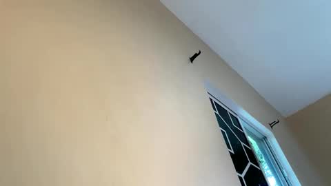 bustyirie online show from April 13, 2026, 3:17 pm