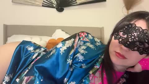 busy_bee69 online show from February 13, 2026, 4:19 am