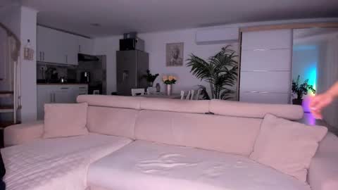 Snapshot of buyyourticketplease chatting on November 14, 2025, 7:45 pm Nicolah Steven Bond online show from November 14, 2025, 7:45 pm