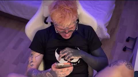 Snapshot of c10h15on chatting on January 5, 2026, 5:27 pm c10h15on online show from January 5, 2026, 5:27 pm