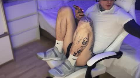 Snapshot of c10h15on chatting on January 6, 2026, 2:43 pm c10h15on online show from January 6, 2026, 2:43 pm