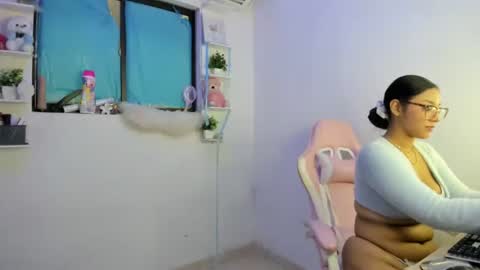 Snapshot of cailyn_messy chatting on October 16, 2025, 9:27 pm karina online show from October 16, 2025, 9:27 pm