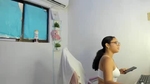 Snapshot of cailyn_messy chatting on October 17, 2025, 7:38 pm karina online show from October 17, 2025, 7:38 pm