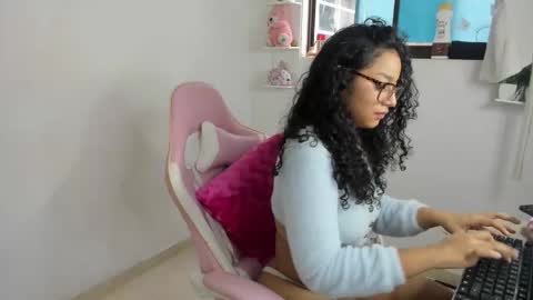 Snapshot of cailyn_messy chatting on October 31, 2025, 6:20 pm karina online show from October 31, 2025, 6:20 pm