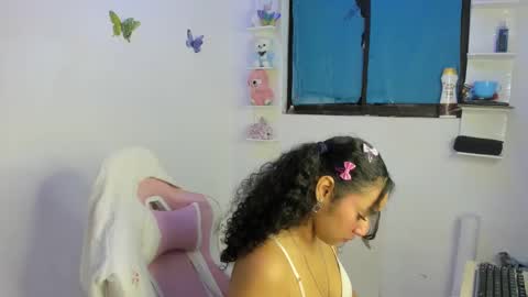 Snapshot of cailyn_messy chatting on November 4, 2025, 10:42 pm karina online show from November 4, 2025, 10:42 pm