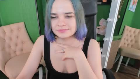 Gina online show from December 3, 2025, 9:40 am