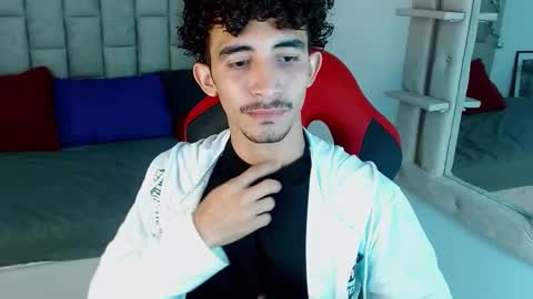 Snapshot of caius_fox chatting on January 7, 2026, 11:34 am caius online show from January 7, 2026, 11:34 am