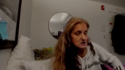 calaentemichele online show from December 24, 2024, 9:39 am