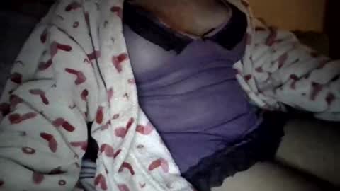 Snapshot of caligirl310r chatting on December 9, 2024, 2:02 am Caligurl Queen Head Fluffer In Charge Goddess of Cocktease Mistress of Holes online show from December 9, 2024, 2:02 am