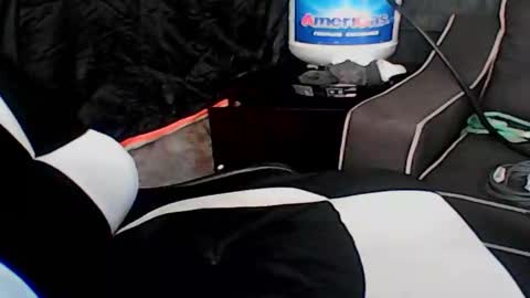 Snapshot of calisguitar chatting on December 2, 2024, 8:22 pm Calisguitar online show from December 2, 2024, 8:22 pm