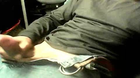 Snapshot of calisguitar chatting on December 3, 2024, 10:18 pm Calisguitar online show from December 3, 2024, 10:18 pm