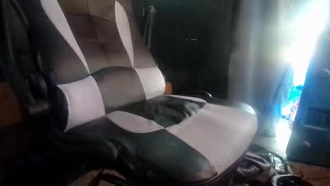 Snapshot of calisguitar chatting on December 11, 2024, 9:23 pm Calisguitar online show from December 11, 2024, 9:23 pm