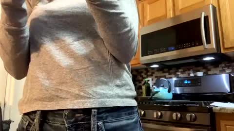 Snapshot of calishop1 chatting on December 8, 2024, 12:51 am calishop1 online show from December 8, 2024, 12:51 am