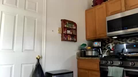 Snapshot of calishop1 chatting on December 16, 2024, 4:27 pm calishop1 online show from December 16, 2024, 4:27 pm