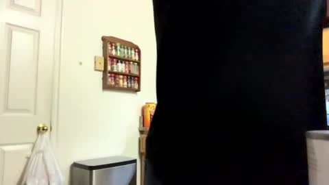 Snapshot of calishop1 chatting on January 8, 2025, 2:14 am calishop1 online show from January 8, 2025, 2:14 am