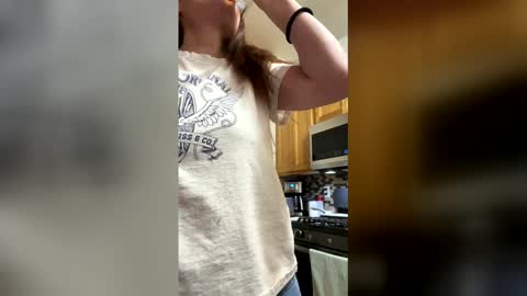 calishop1 online show from April 18, 2026, 3:21 am