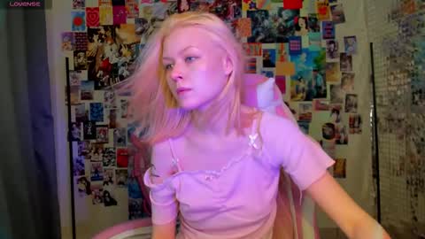 Snapshot of callista_a chatting on October 27, 2025, 11:03 am Robin online show from October 27, 2025, 11:03 am