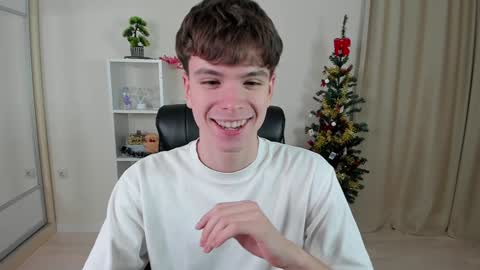 Hey I am Calvin  online show from January 3, 2025, 7:07 pm