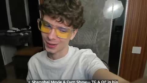 Snapshot of calvin_loves_you chatting on June 28, 2026, 2:23 pm Hey I am Calvin online show from June 28, 2026, 2:23 pm