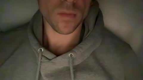 Snapshot of calvinzz chatting on November 17, 2025, 6:24 pm calvinzz online show from November 17, 2025, 6:24 pm