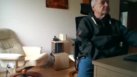 camcologne online show from February 10, 2025, 2:16 pm