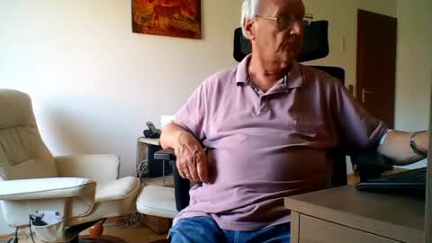 Snapshot of camcologne chatting on May 27, 2026, 8:55 am camcologne online show from May 27, 2026, 8:55 am