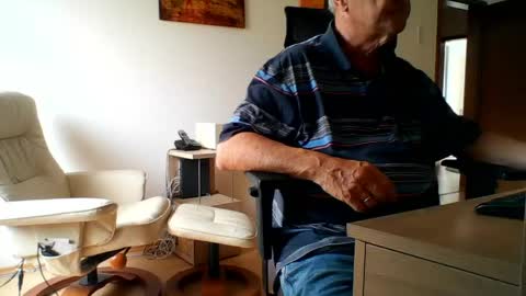 Snapshot of camcologne chatting on June 2, 2026, 8:05 am camcologne online show from June 2, 2026, 8:05 am