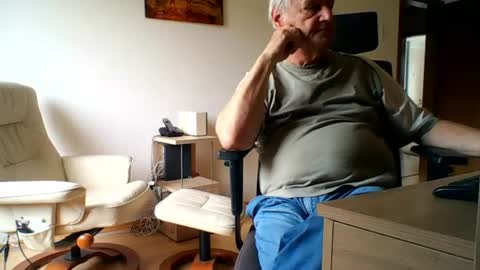 Snapshot of camcologne chatting on June 8, 2026, 9:42 am camcologne online show from June 8, 2026, 9:42 am