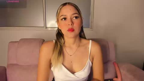 Snapshot of cami_hunter chatting on December 13, 2024, 1:22 pm online show from December 13, 2024, 1:22 pm