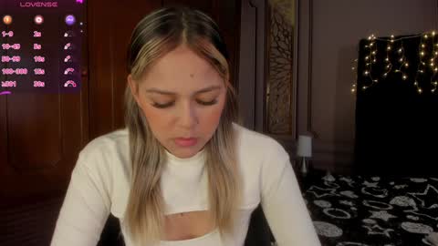 Snapshot of cami_hunter chatting on December 22, 2024, 2:27 pm online show from December 22, 2024, 2:27 pm