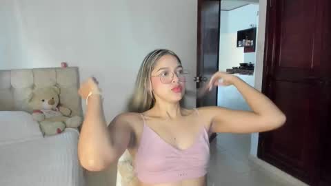 Snapshot of cami_hunter chatting on September 30, 2025, 9:20 pm online show from September 30, 2025, 9:20 pm