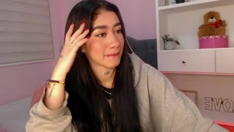 Snapshot of camiilaatorres chatting on May 4, 2026, 10:06 pm camila online show from May 4, 2026, 10:06 pm