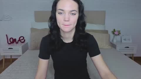 Camila online show from November 25, 2025, 10:54 pm