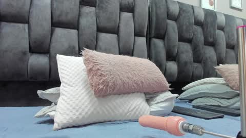 Camila online show from December 13, 2024, 9:35 am