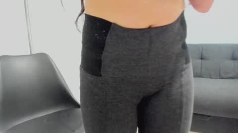 Cami online show from November 18, 2025, 4:06 am