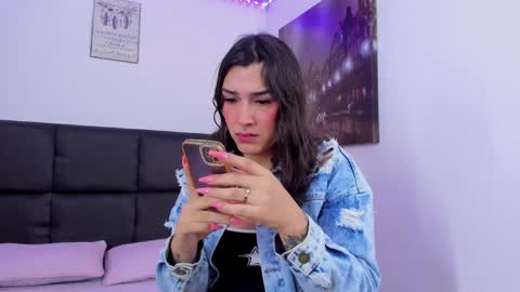 Snapshot of camila_coxx chatting on December 21, 2024, 4:52 am s online show from December 21, 2024, 4:52 am