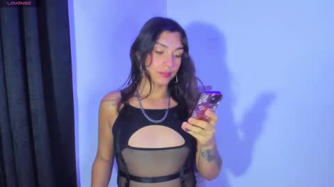 Snapshot of camila_coxx chatting on February 24, 2025, 5:00 am s online show from February 24, 2025, 5:00 am