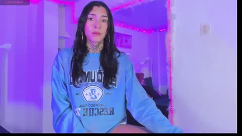 Snapshot of camila_coxx chatting on October 28, 2025, 5:00 am s online show from October 28, 2025, 5:00 am