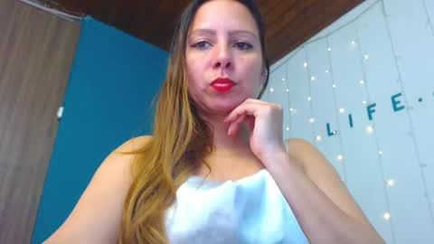 Snapshot of camila_delarosa chatting on December 5, 2024, 12:55 pm camila online show from December 5, 2024, 12:55 pm