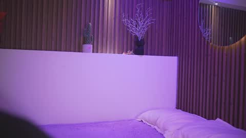 Camila online show from April 7, 2026, 3:29 am