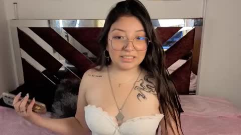 camila_eclipse online show from November 18, 2025, 5:06 pm