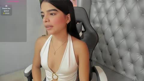 Camila online show from May 4, 2026, 7:43 pm