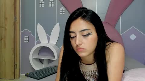 Snapshot of camilahunter__ chatting on February 16, 2025, 12:54 pm Camila online show from February 16, 2025, 12:54 pm