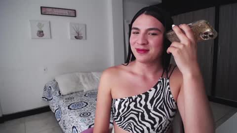 X IGcamiryan01 online show from December 6, 2024, 8:07 pm