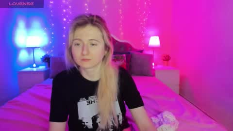 Snapshot of camilladreamer chatting on February 8, 2026, 8:45 pm camilladreamer online show from February 8, 2026, 8:45 pm