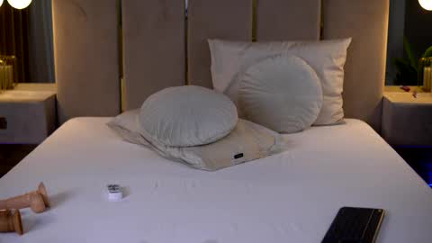 Snapshot of camillastarr chatting on October 7, 2025, 7:55 pm Camy online show from October 7, 2025, 7:55 pm